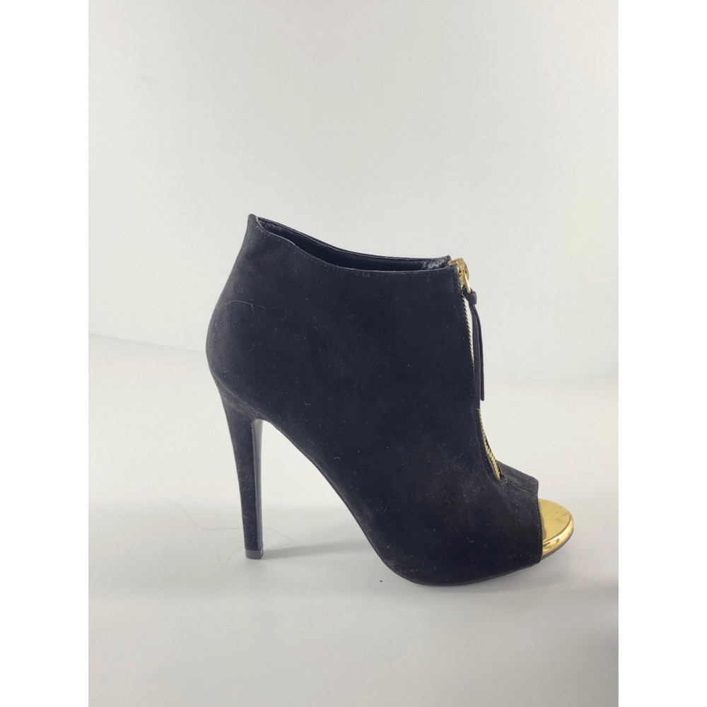 MOSSIMO $40 Black booties